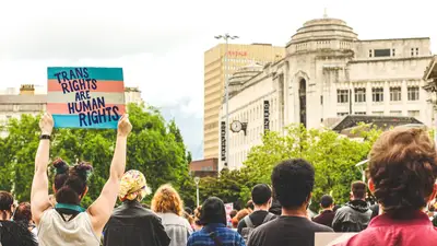 Como o movimento LGBT Brasil séculos transformou a cidadania?