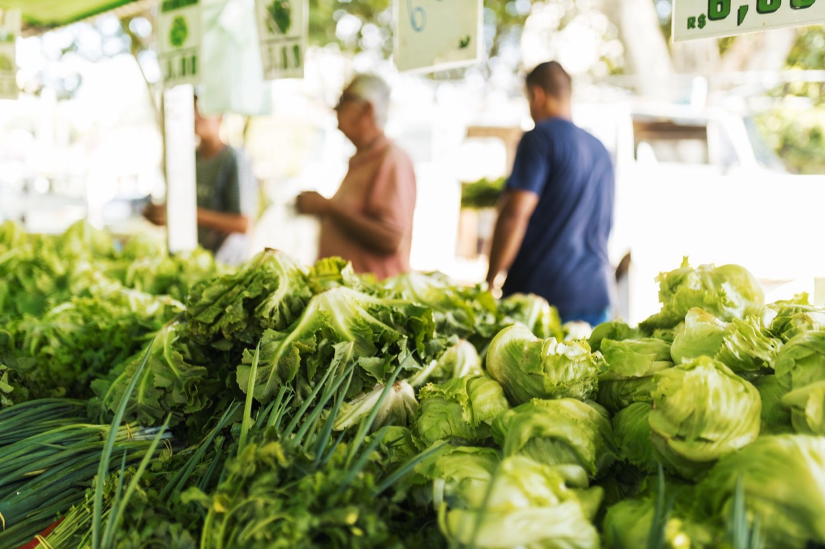 Mercado de verduras brasileño