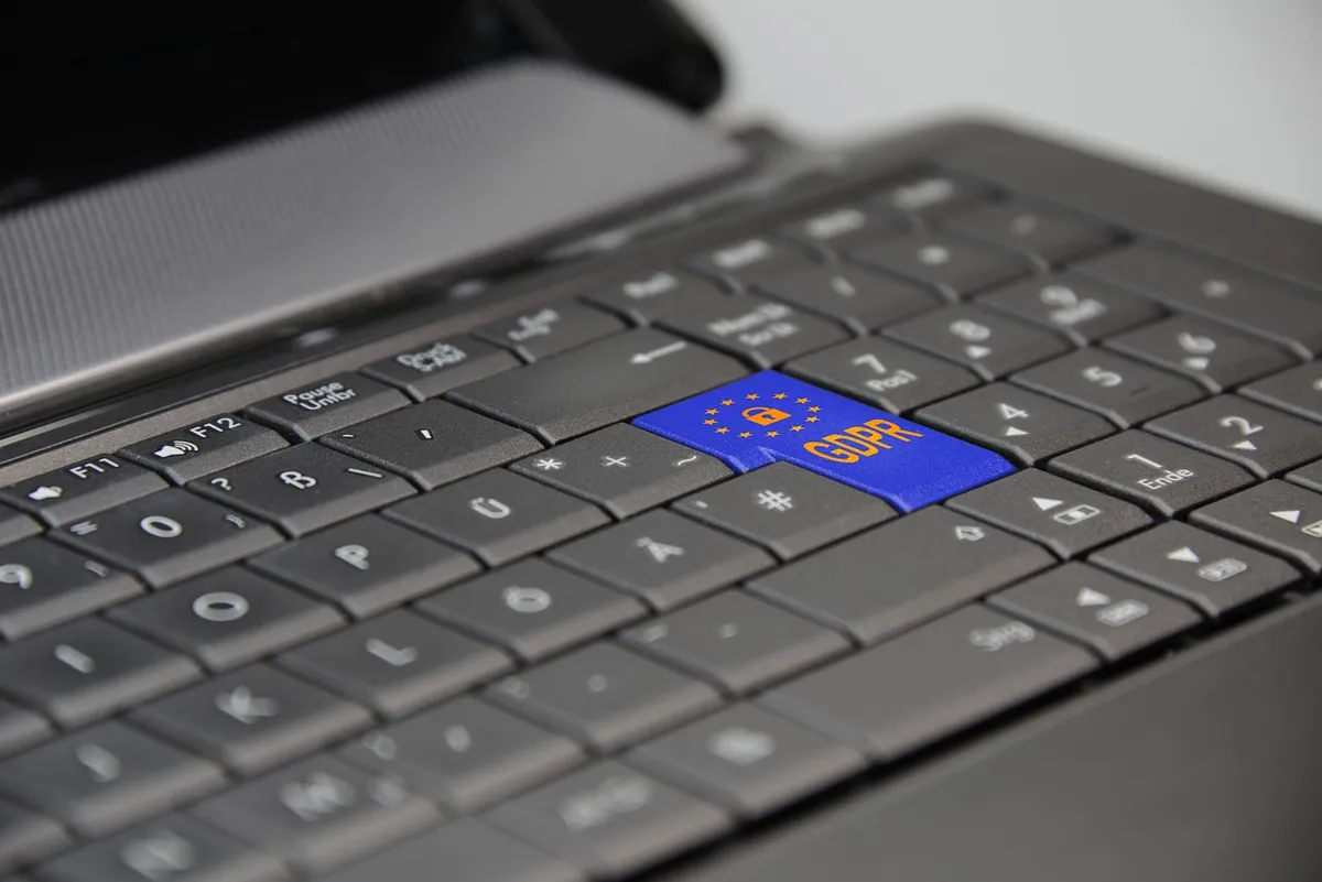laptop, gdpr, privacy, protection, regulation, communication, legal, controller, law, data, access, identity, gray computer, gray laptop, gray data, gray commun