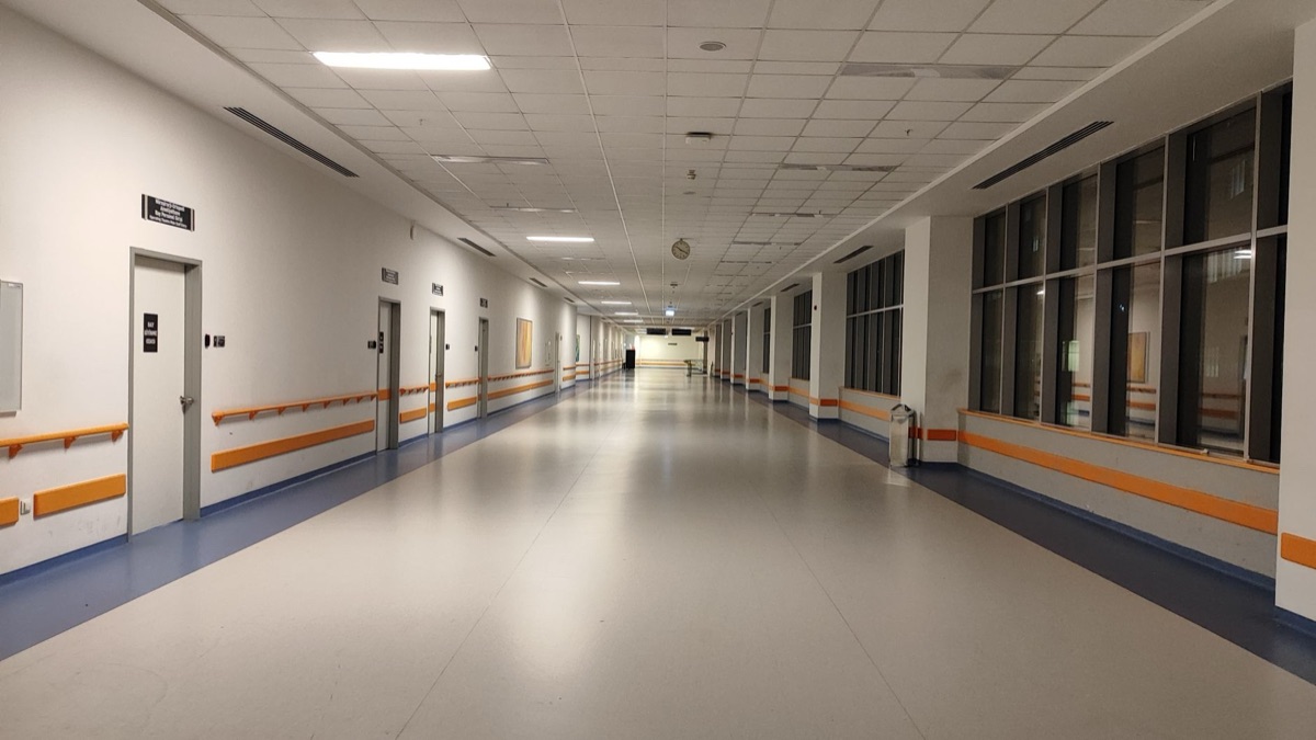 Brazilian public hospital corridor showing social inequality and health indicators