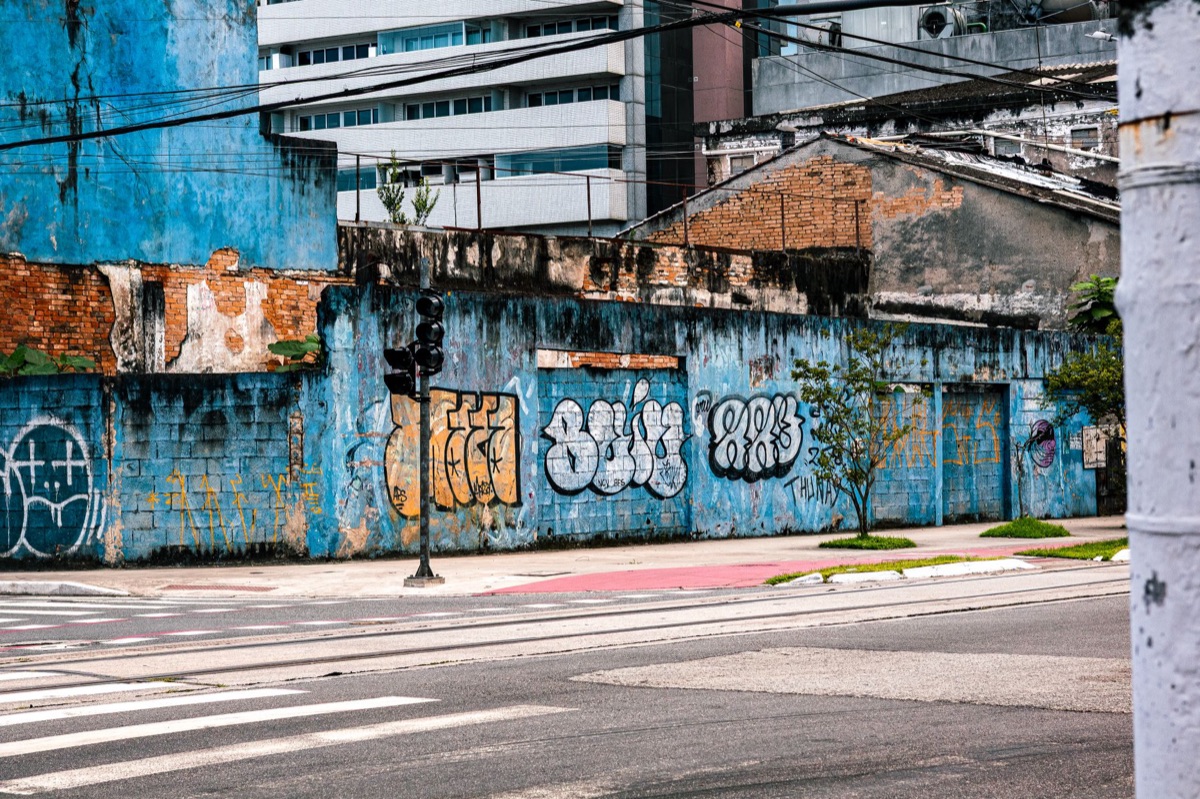Mural antirracista de 1990s en Brasil