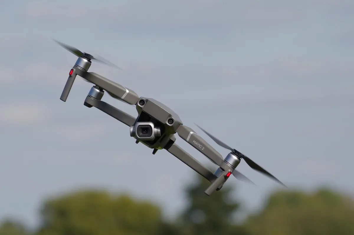 mavic 2, drone, dynamic, action, bokeh, blurred, technology, mavic, dji, tilt, sharp turn, nature, alster meadow, meadow, landscape, drone, drone, drone, drone,